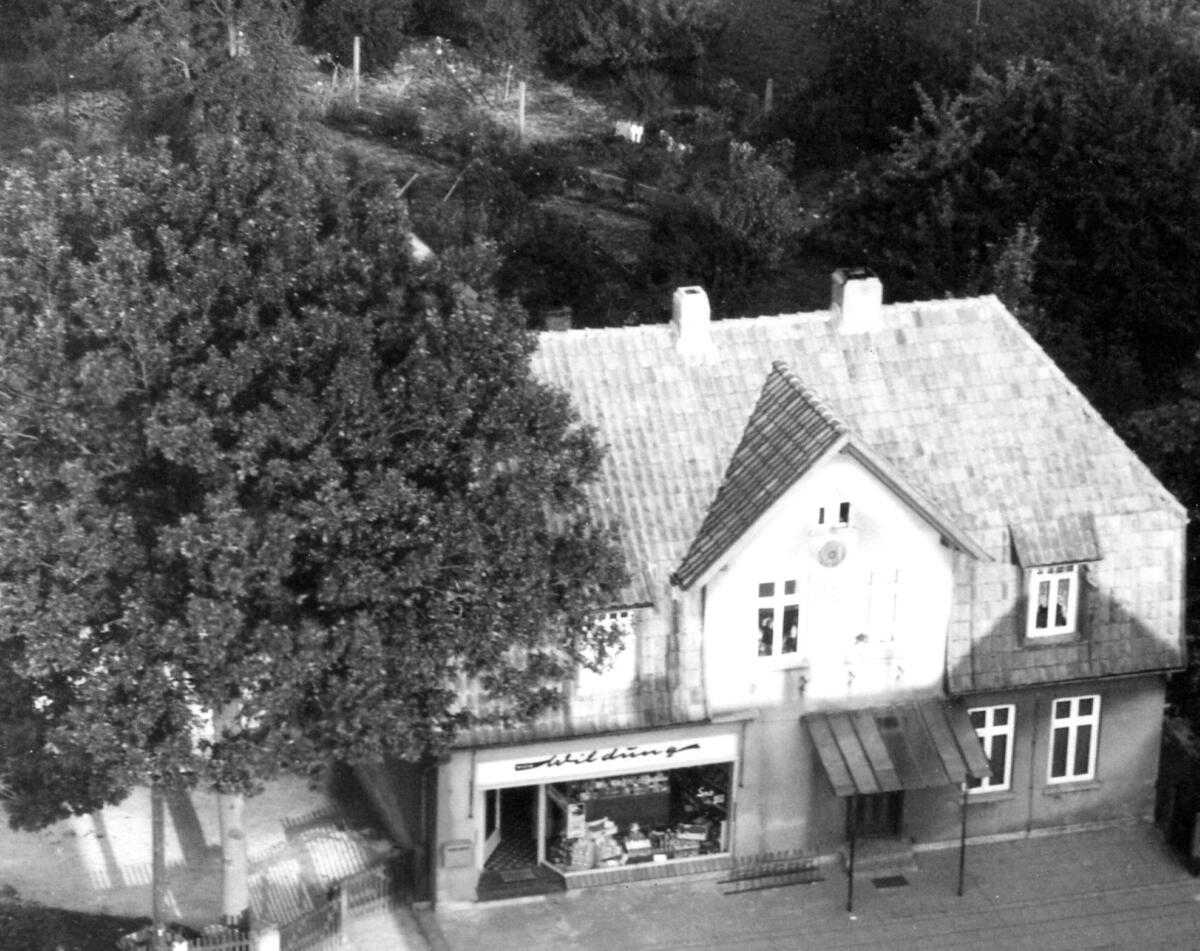 Bild vergrößern: Luftbild von Wilhelm Wildungs Lebensmittelladen in der Hermann-Löns-Straße