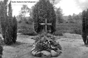 Bild vergrößern: Grab von Hermann Löns bei Barrl an der Straße Soltau-Hamburg 1934-1935