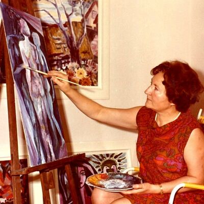 Bild vergrößern: Hildegard Jirik (1919-2011) in ihrem Atelier 1970